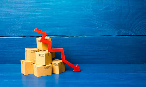 Cardboard boxes and red down arrow. Fall in sales and production of goods, low volume of delivery traffic and freight. Economic recession, skepticism and business pessimism. Low import export. Crisis